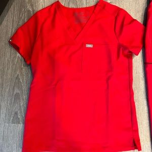 Figs Pop Red Catarina Top